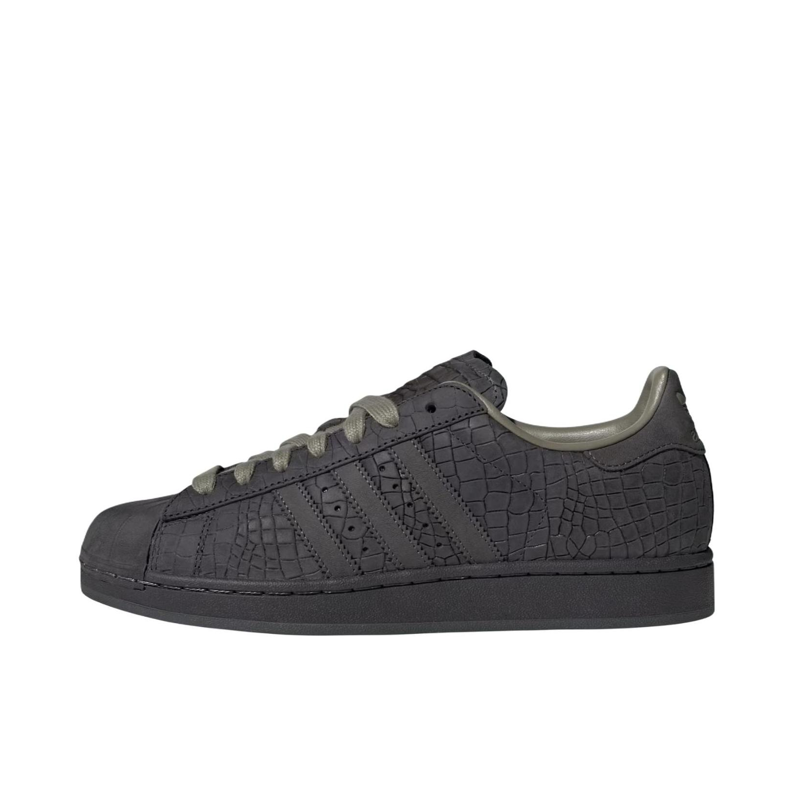 推荐商品：adidas Originals Superstar 2 板鞋 复古防滑耐磨贝壳头贴合圆头支撑 黑色/深绿色