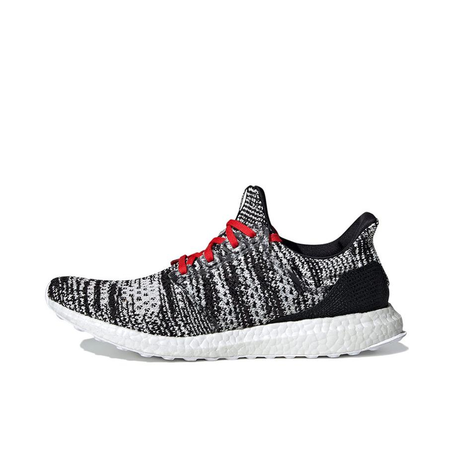 推荐商品：adidas UltraBoost 4.0 跑鞋 经典缓震透气防滑耐磨织物支撑抗扭转长跑轻运动圆头 Oreo MI联名/奥利奥