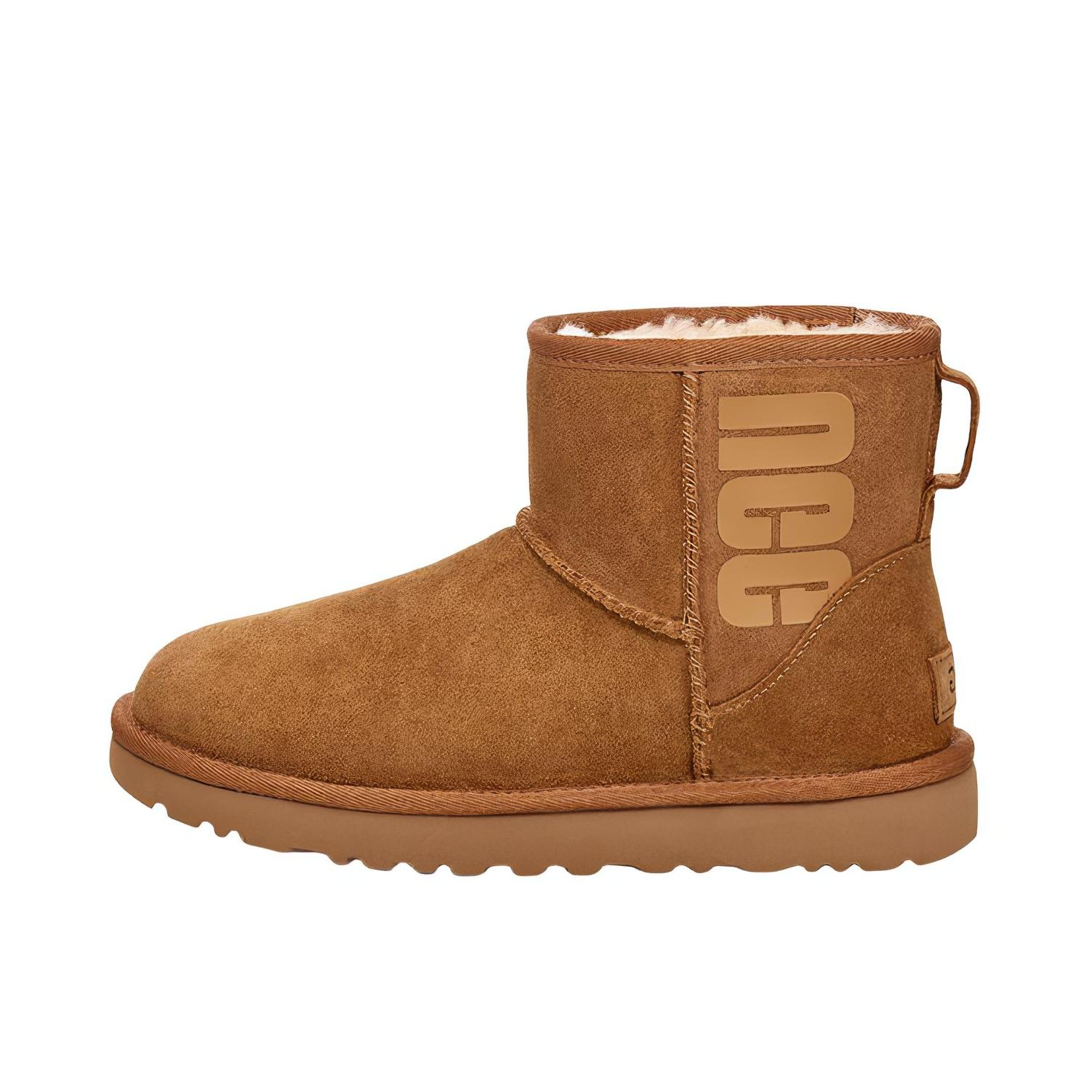 推荐商品：UGG Classic Mini UGG Rubber Logo 经典迷你 平底 短筒 绒面 防滑耐磨 牛二层皮 雪地靴 栗色