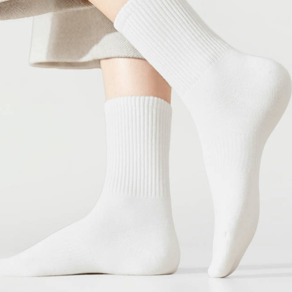 推荐商品：B＆C.Room/棉竹屋 23AW简约抗菌运动防臭纯棉无骨中筒袜 1531