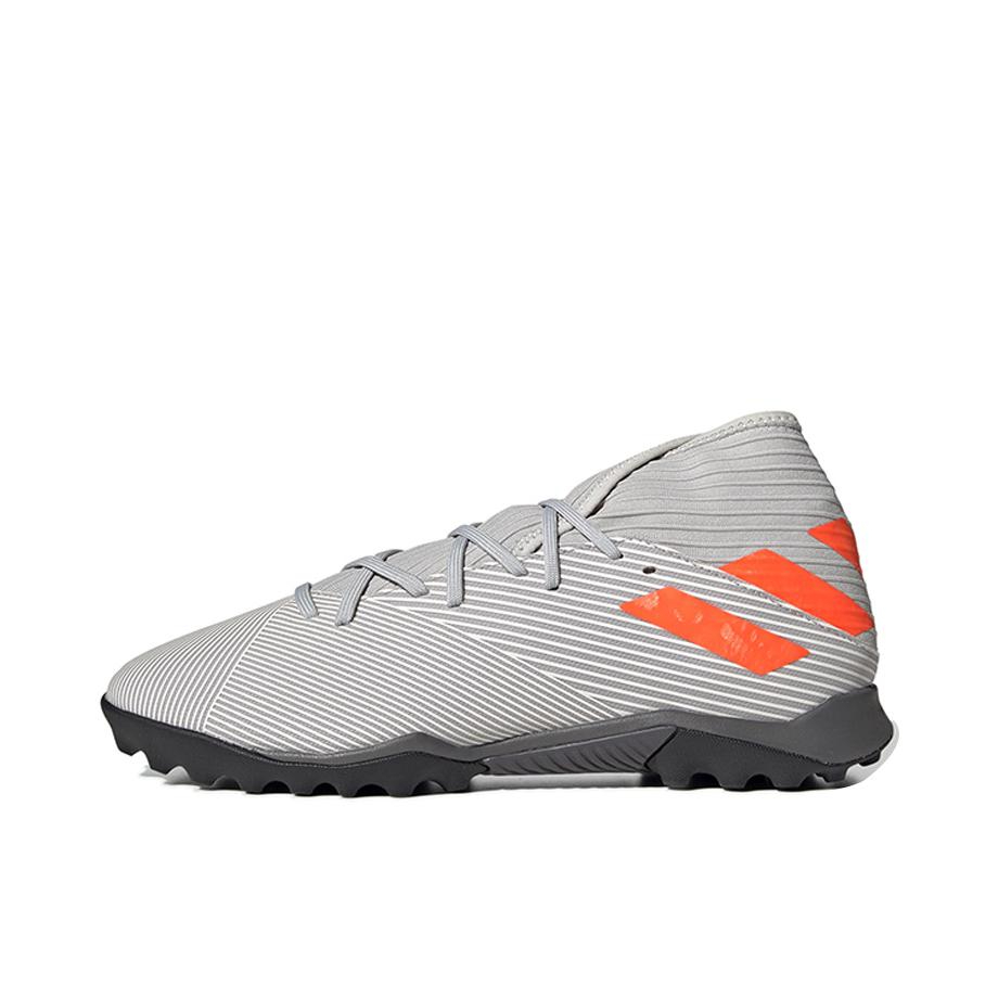 推荐商品：adidas Nemeziz 19.3 TF 中端 胶质碎钉 人造草地 训练 足球鞋 Grey/Orange/Black 大童/灰橙黑