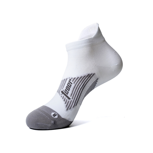 推荐商品：长跑时代 排汗透气马拉松中短筒袜