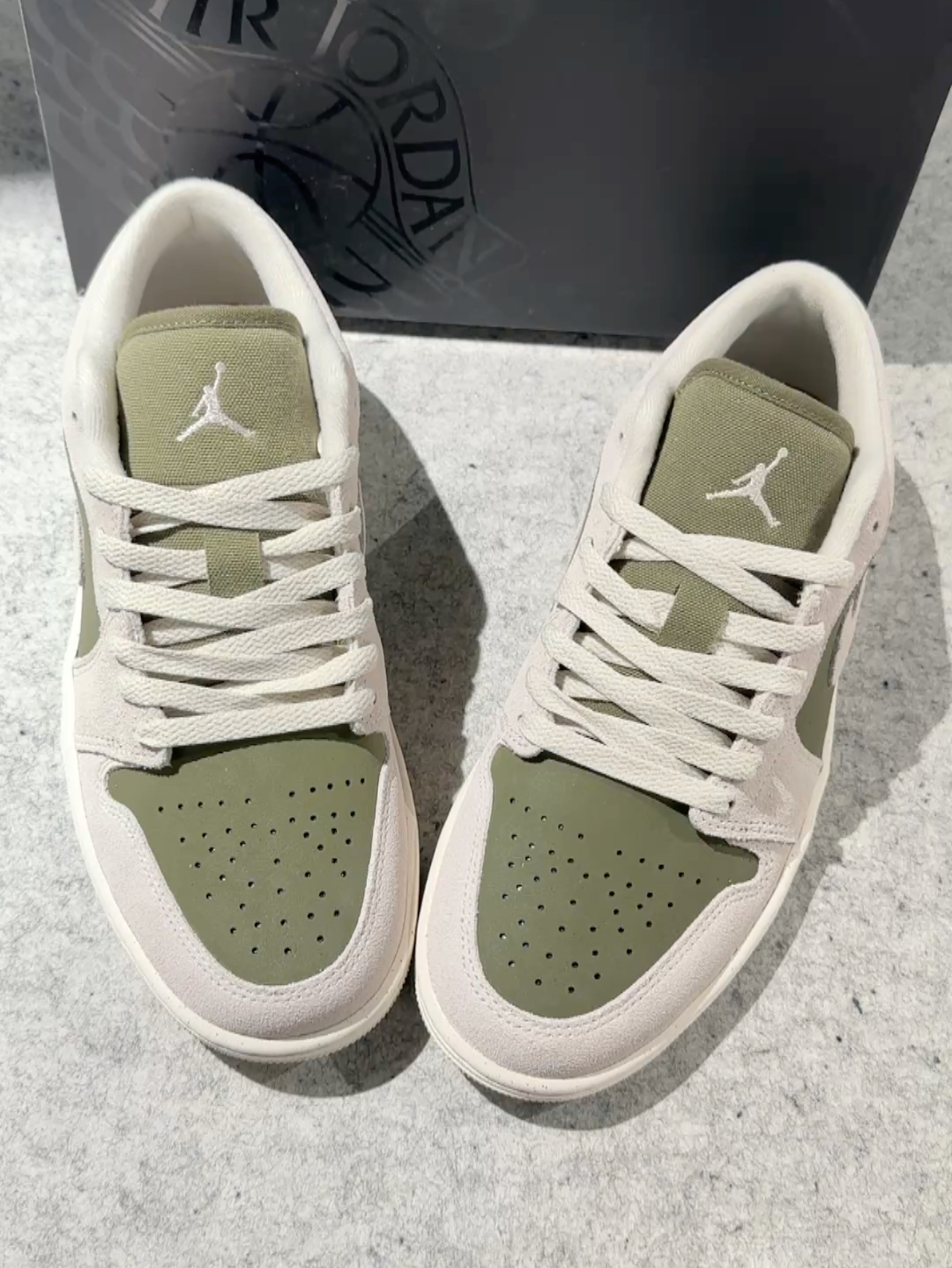 新款AJ1灰绿色橄榄绿 秋冬穿搭氛围感之选