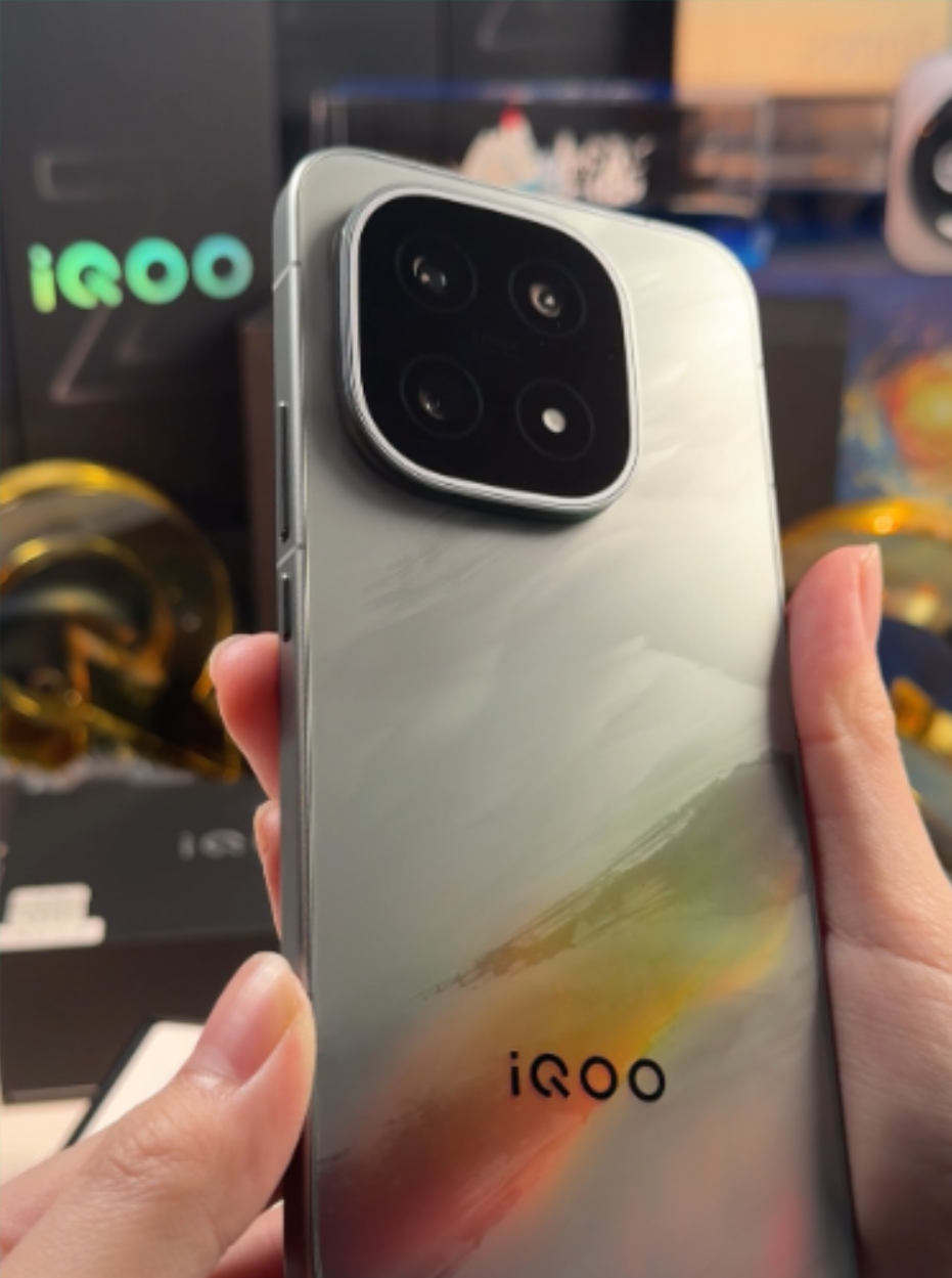 iQOO七周年送的的iQOO15到了嘿嘿