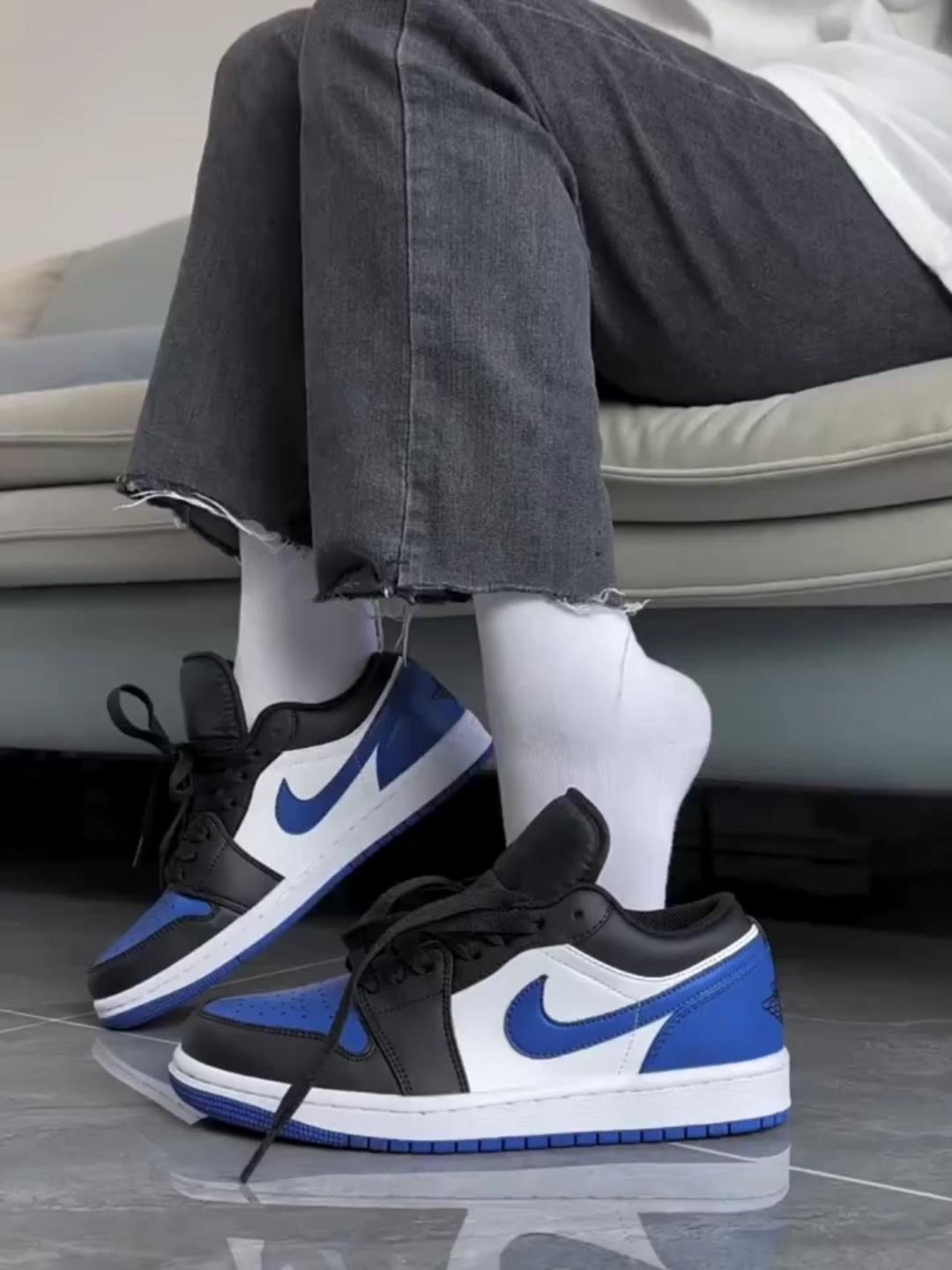 耐克AJ1北卡蓝低帮与Dunk黑蓝白鞋子分享