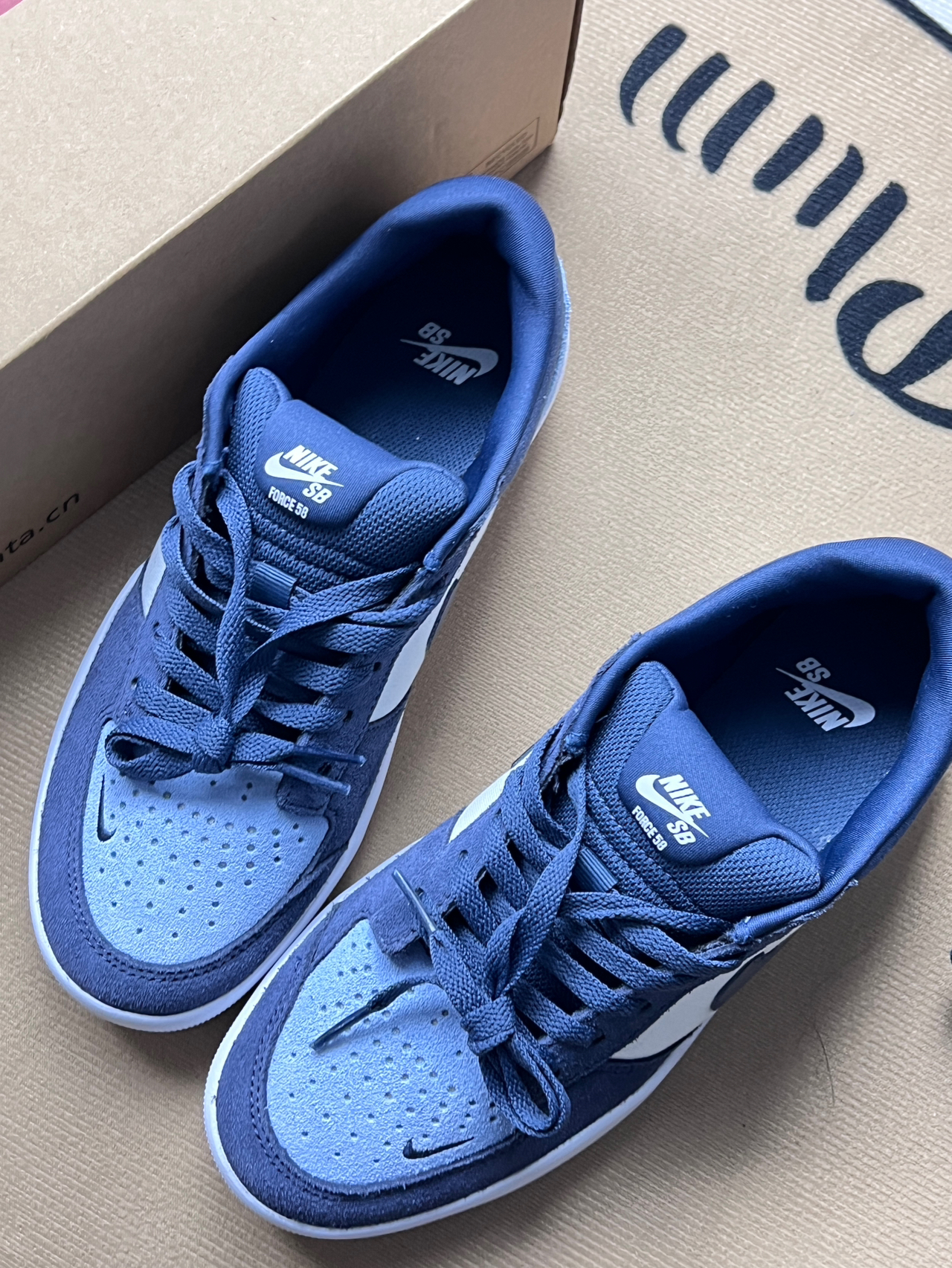 慎入！好看但难打理的蓝色 Nike 板鞋👟
