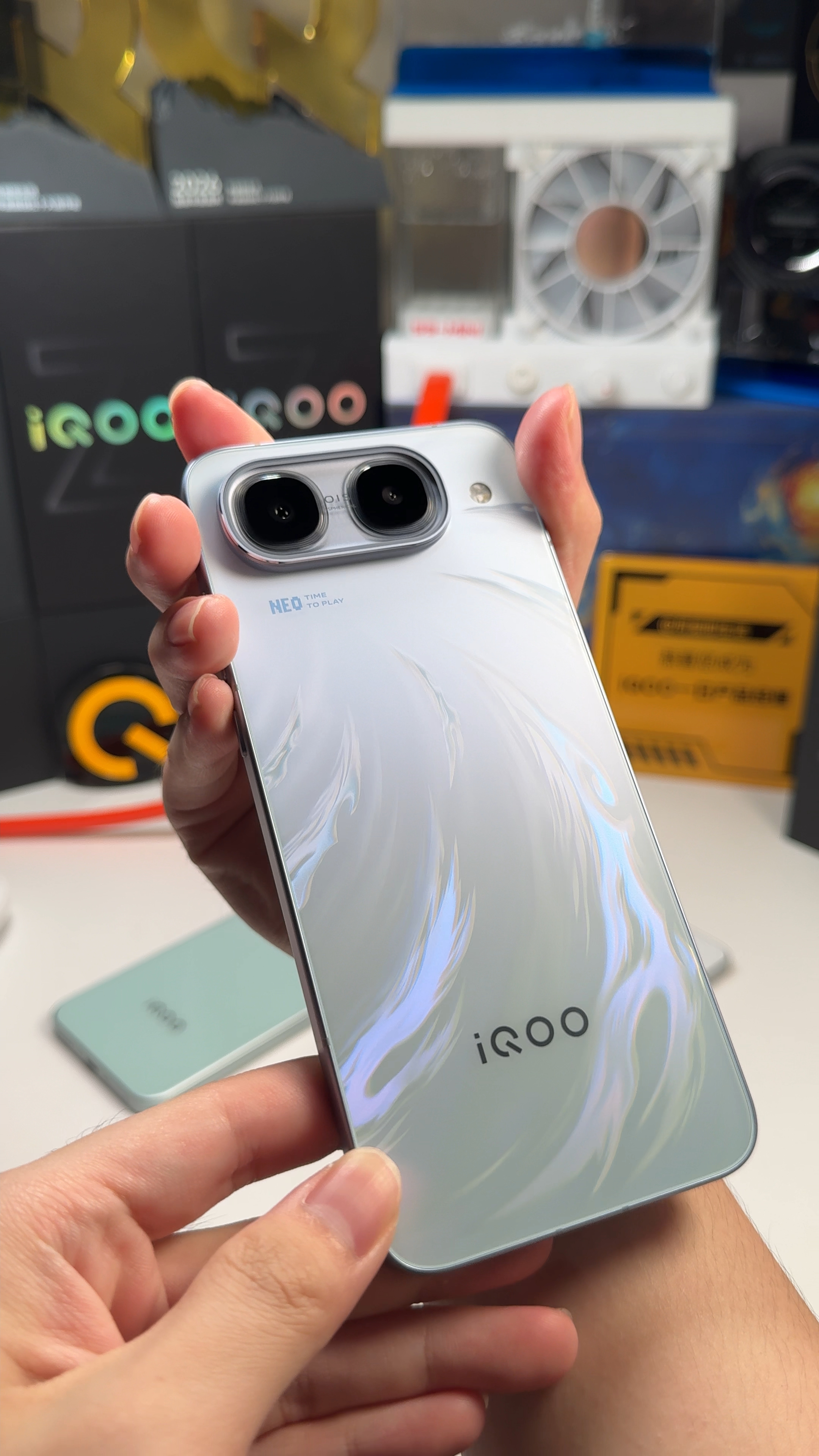 iQOONeo11至尊版这个外观大家觉得怎么样