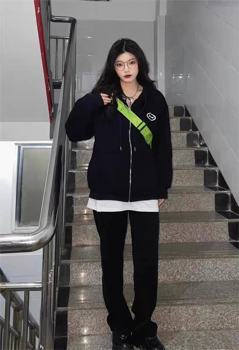 太喜欢这样穿了 穿腻了牛仔裤啊还是可以尝