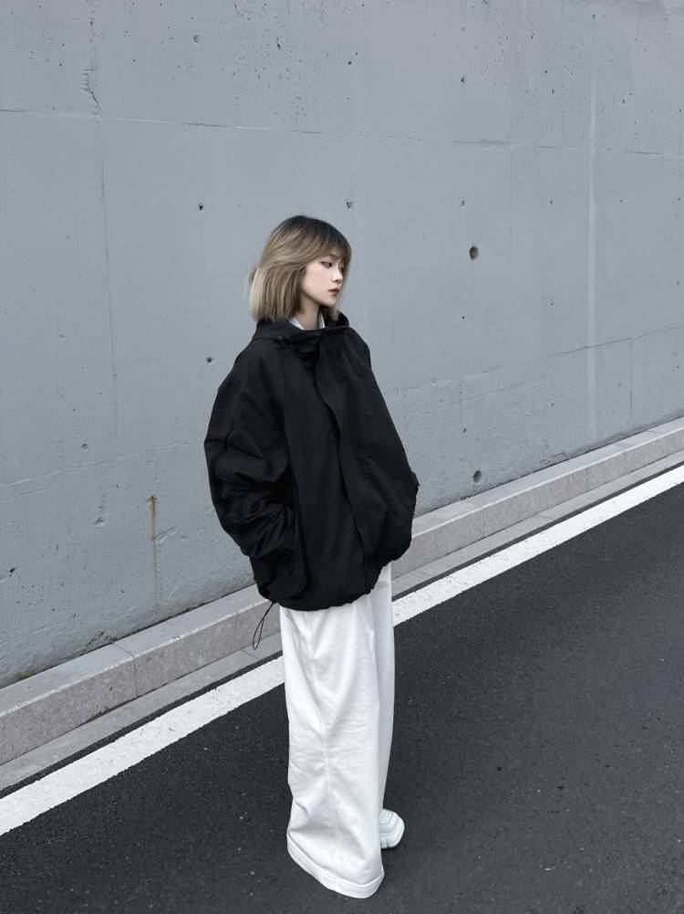 甜酷风～有这么一件冲锋衣就够啦🖤