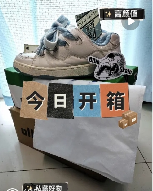 白蓝配色的顽刻面包鞋,学生党的神级单品
