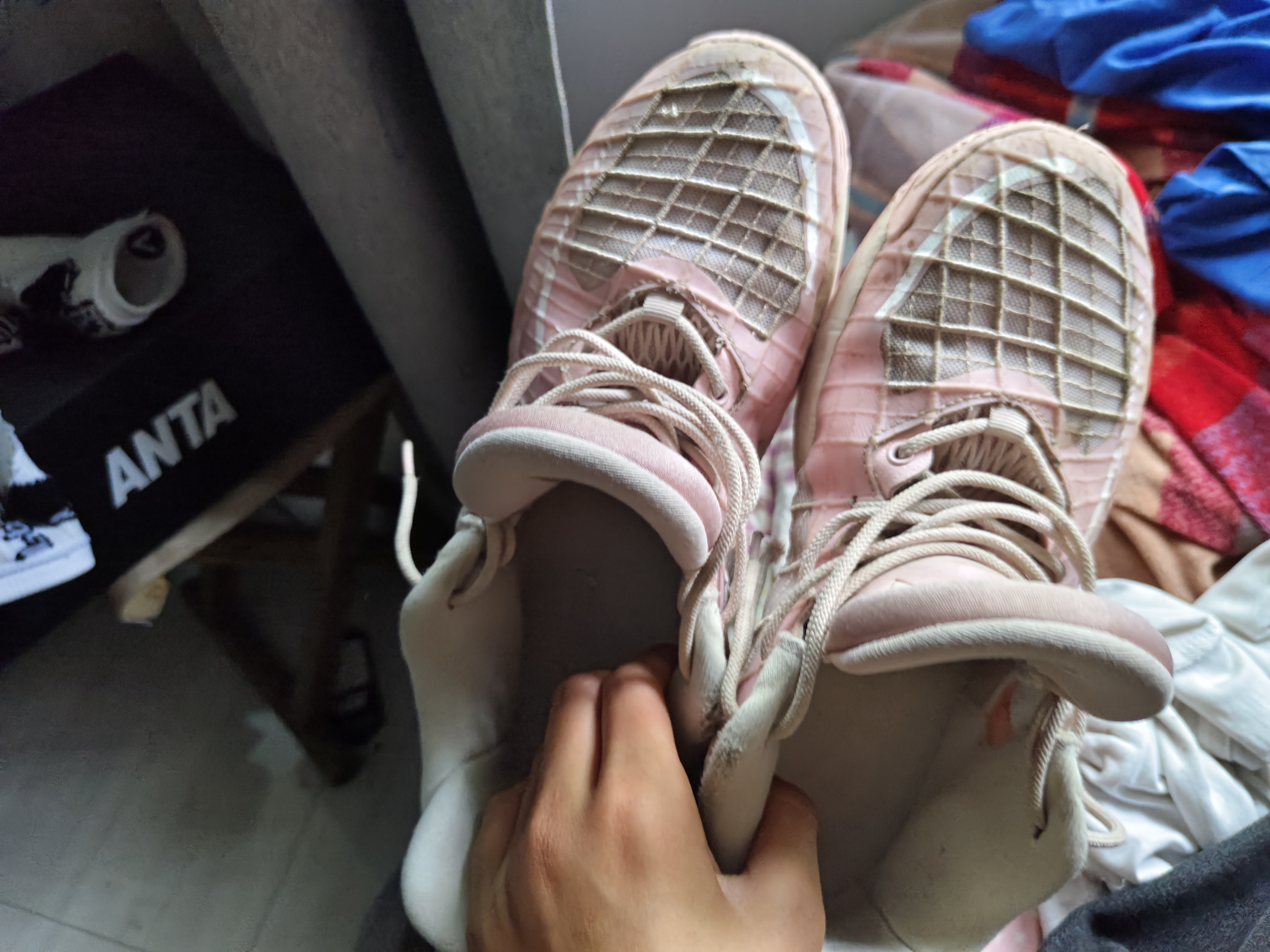 这款鞋包裹性非常好，全掌氮科技非常的软弹
