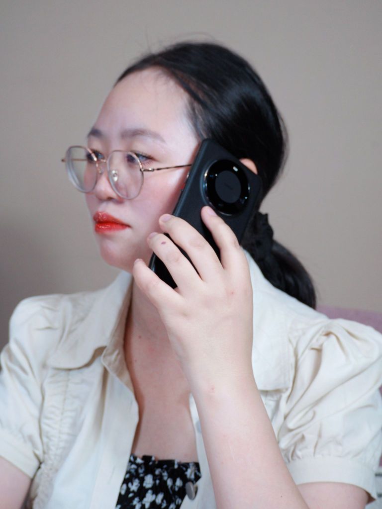 谁说女孩儿驾驭不了华为mate60Pro雅丹黑?