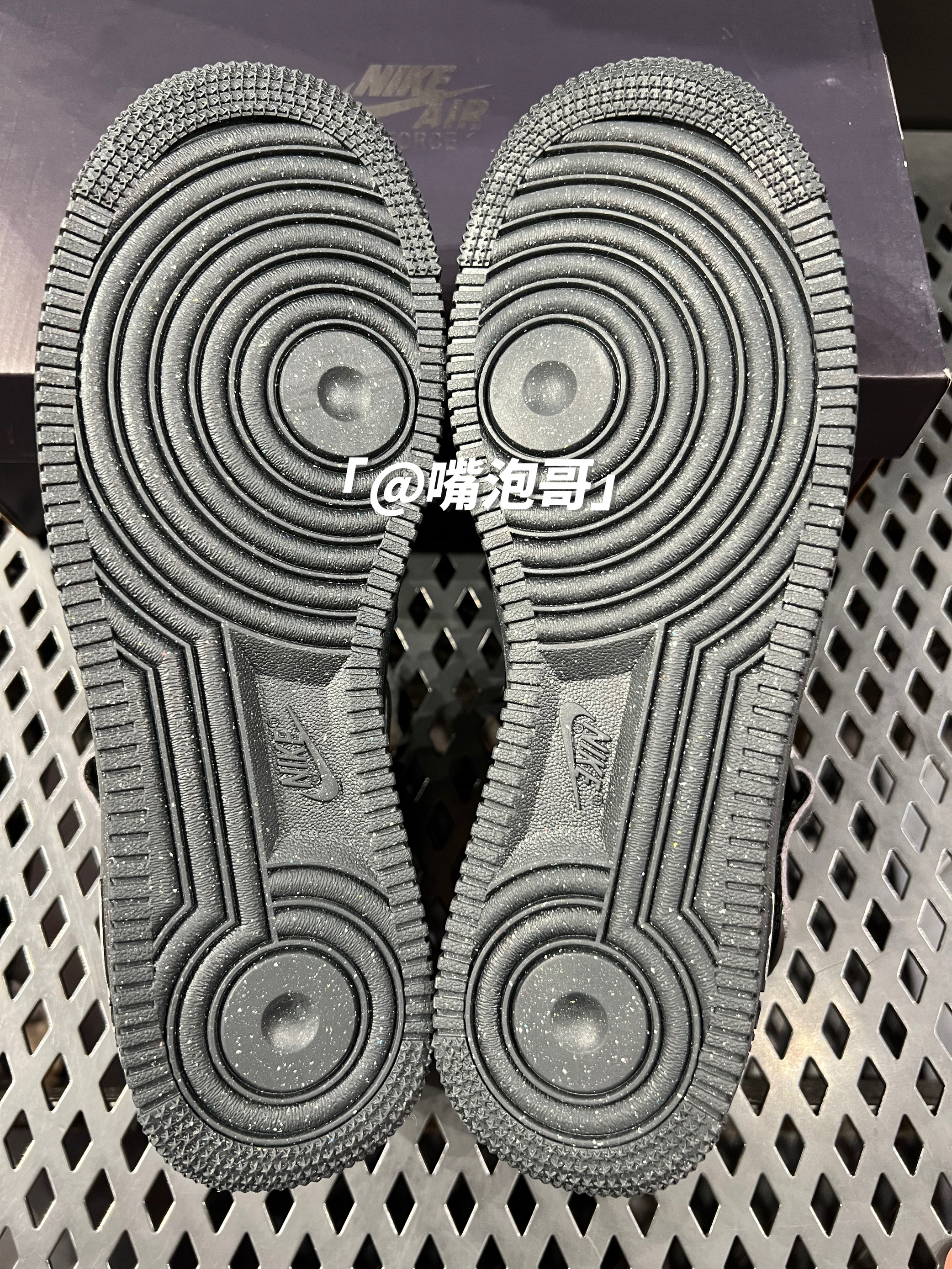 越夜越出彩‼️Air Force 1 Mid “万圣节🎃”