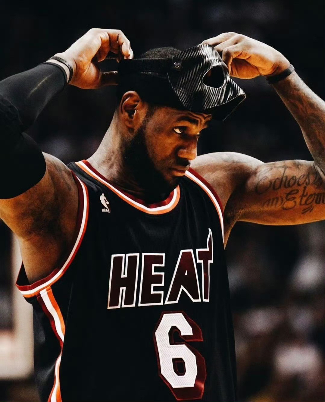 LeBron James VI 黑面具