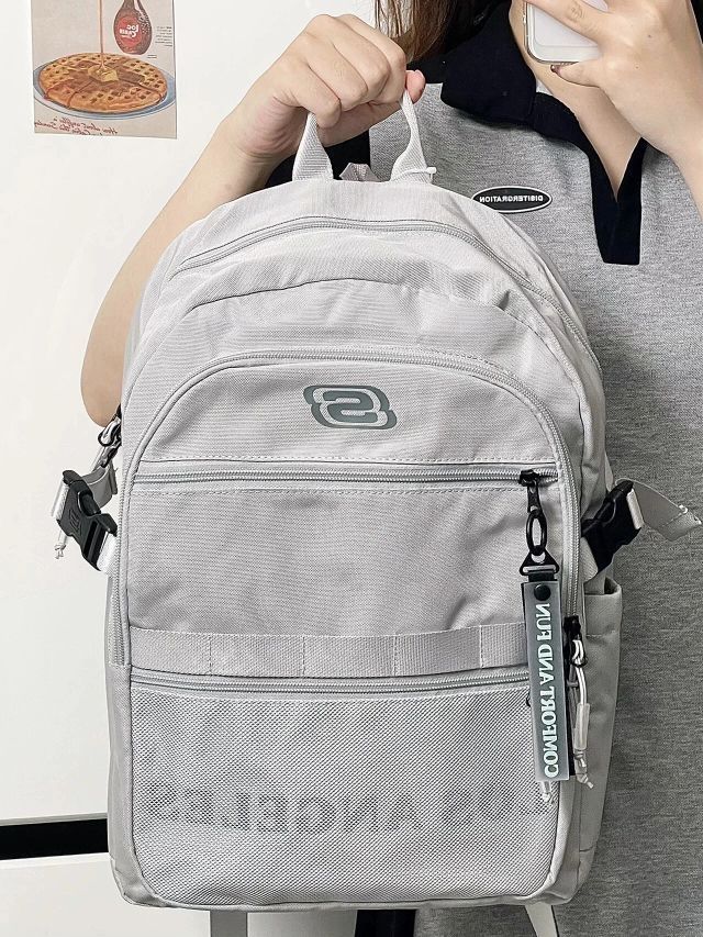 设计师！你自己看看这个月光灰双肩包好看吗
