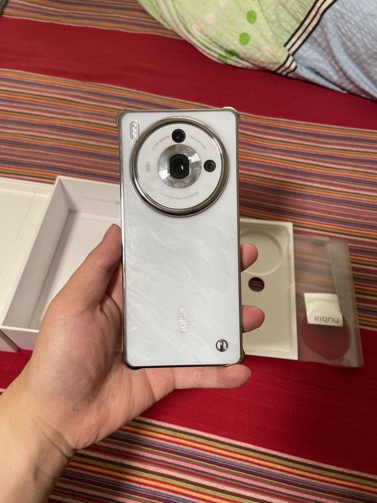 1:骁龙8gen2领先版处理器
2:6.