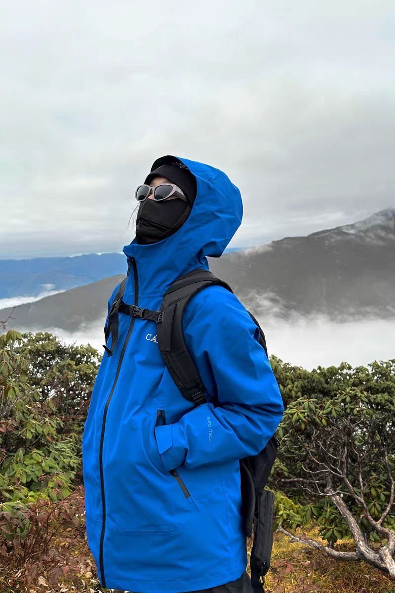 🔥冲锋衣界的小魔仙！Camel 防风防水硬壳连帽冲锋衣，带你告别冬日寒冷🌬