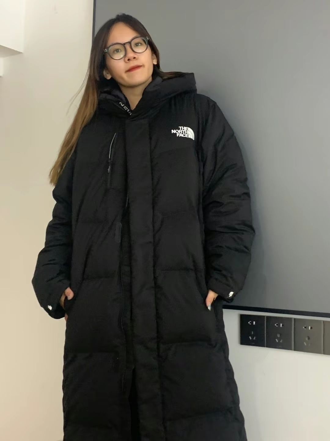 💥TheNorthFace印花连帽长款羽绒服，保暖又时尚！❄️
