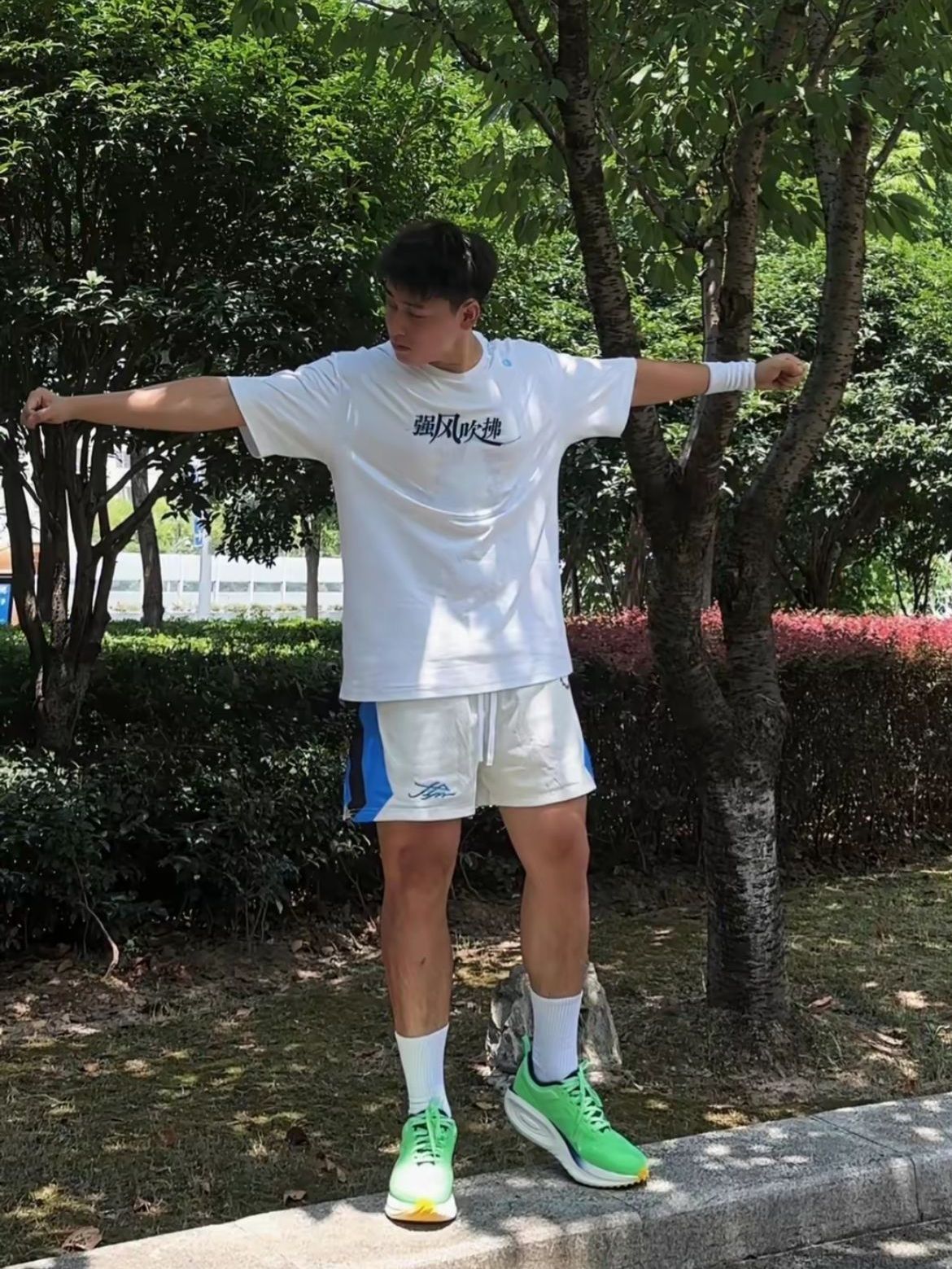 超级百搭的白色T恤