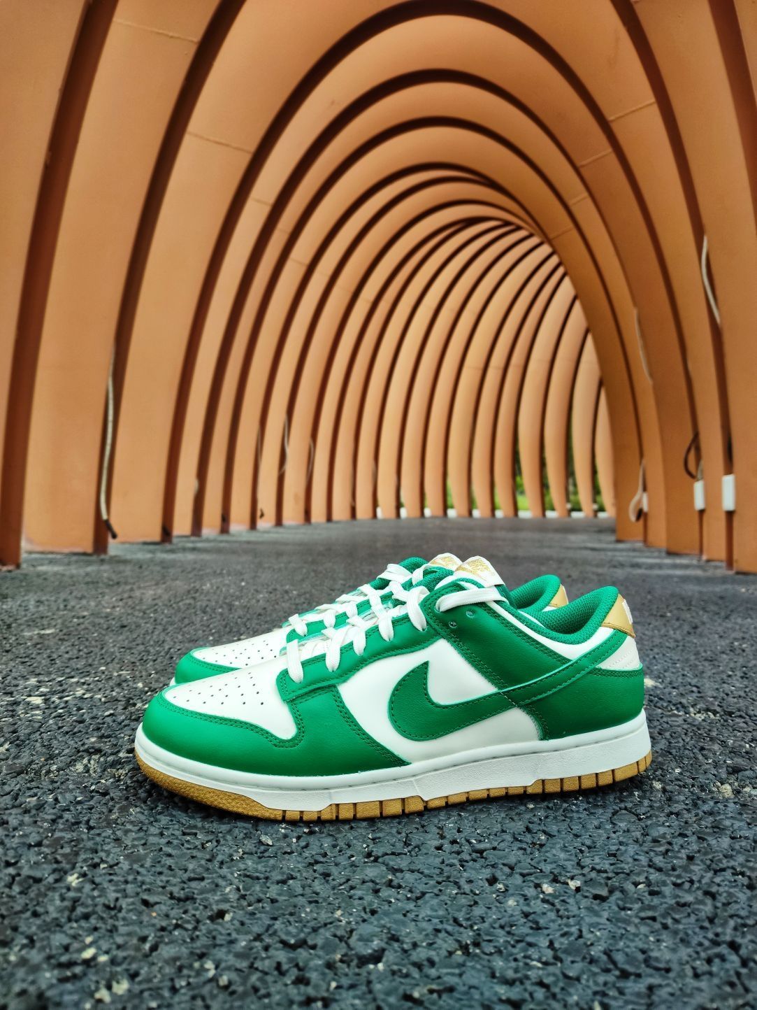 NikE 闪粉Logo 液态金 鞋底