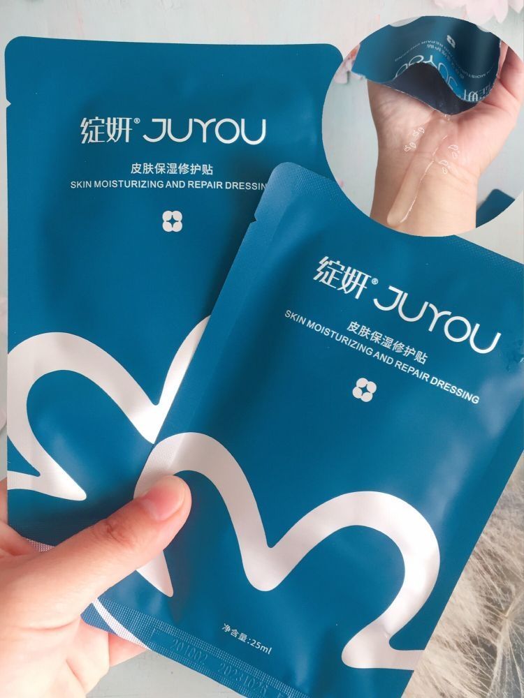 天气干燥，脸也跟着干痒难受
再加上外出的