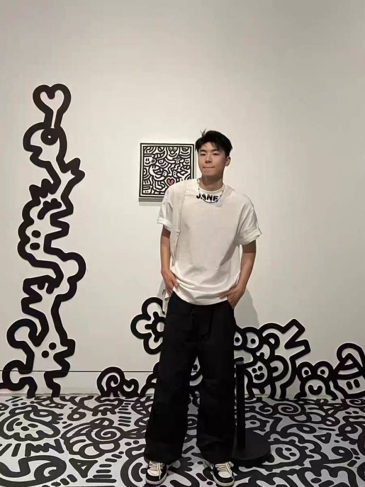 跟着买就对了版型很正.