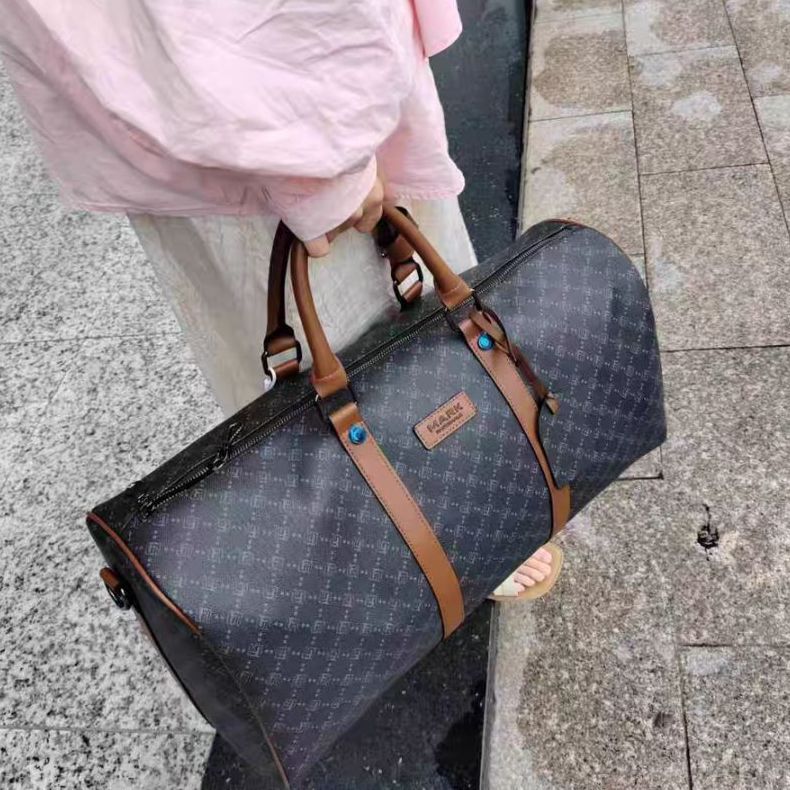 很推荐的一款大容量包包来喽