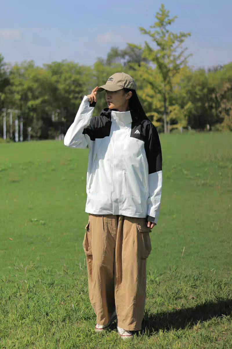 又又又被冲锋衣拿捏了
