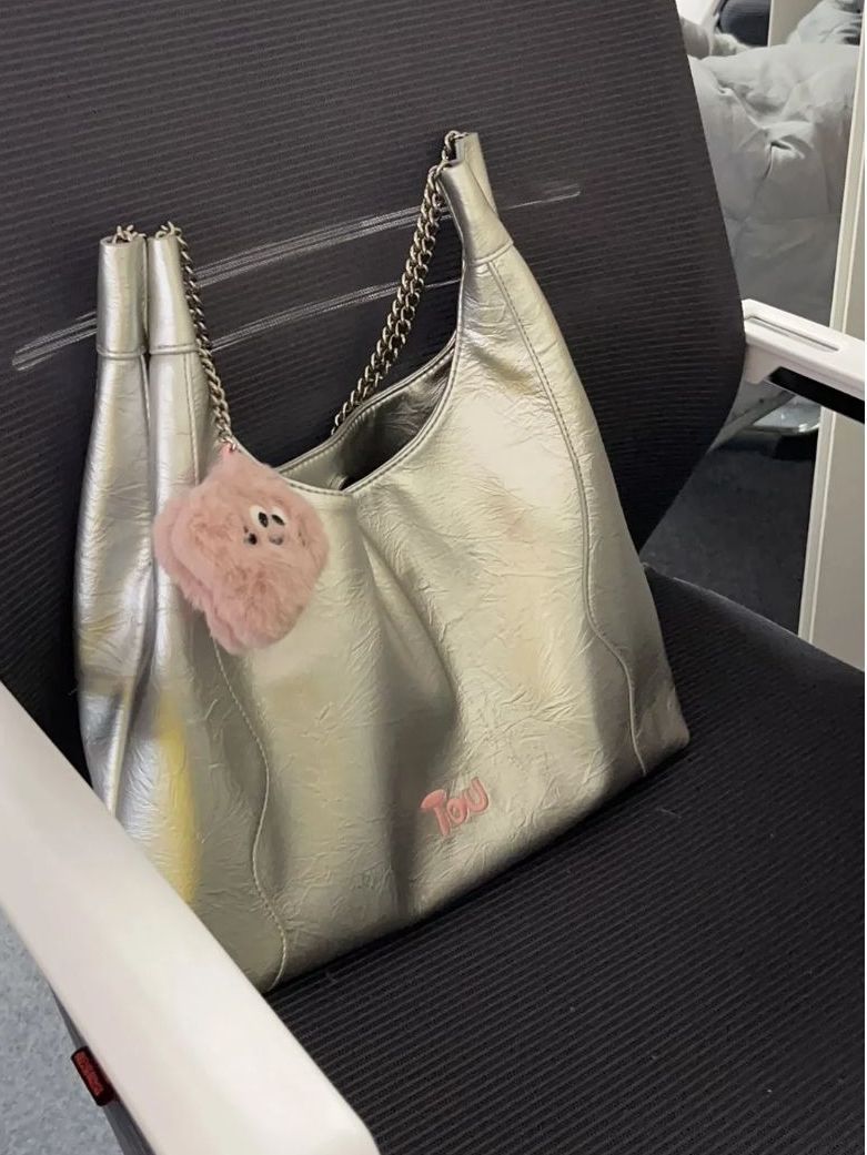 时尚亮眼腋下包推荐