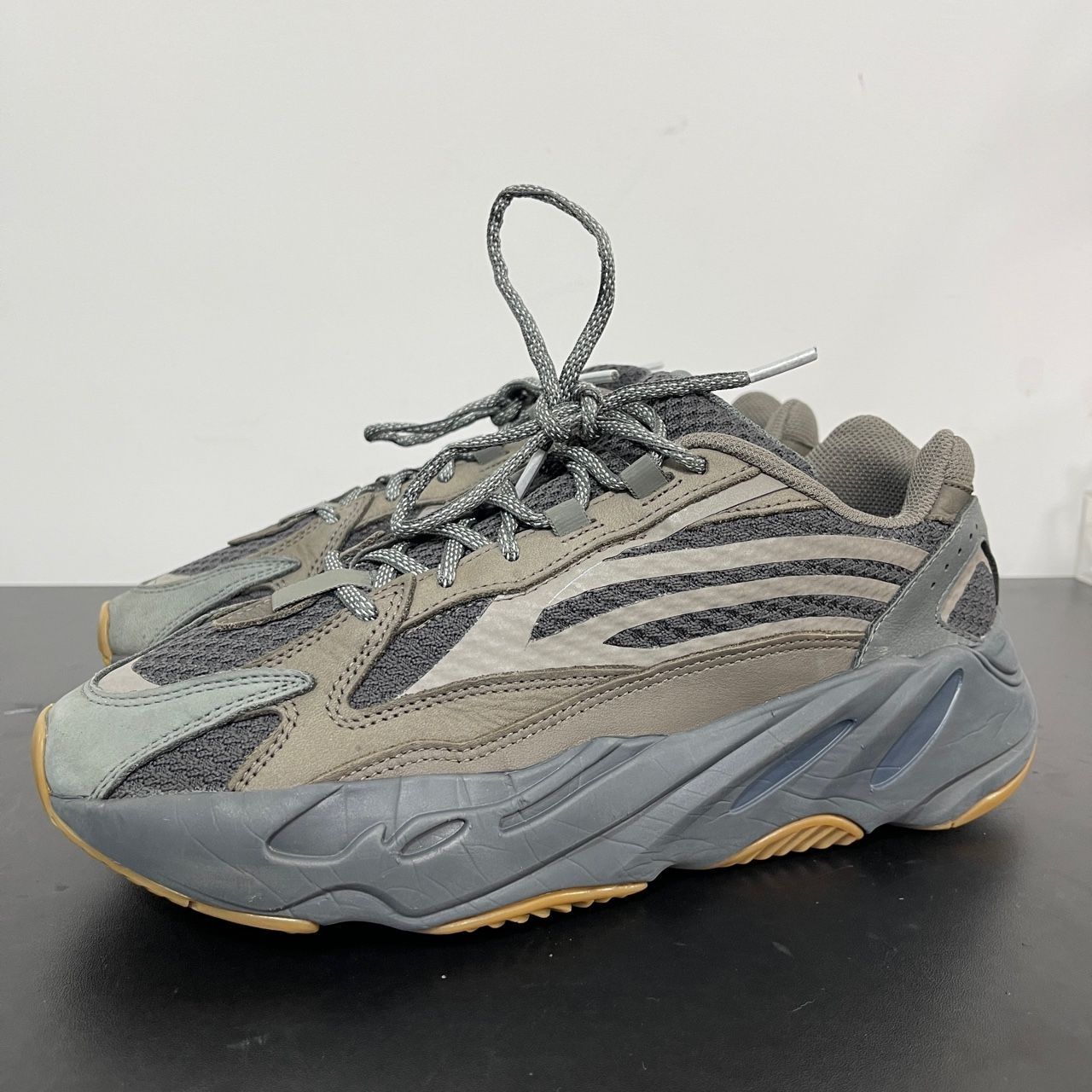 阿迪达斯Yeezy 700V2