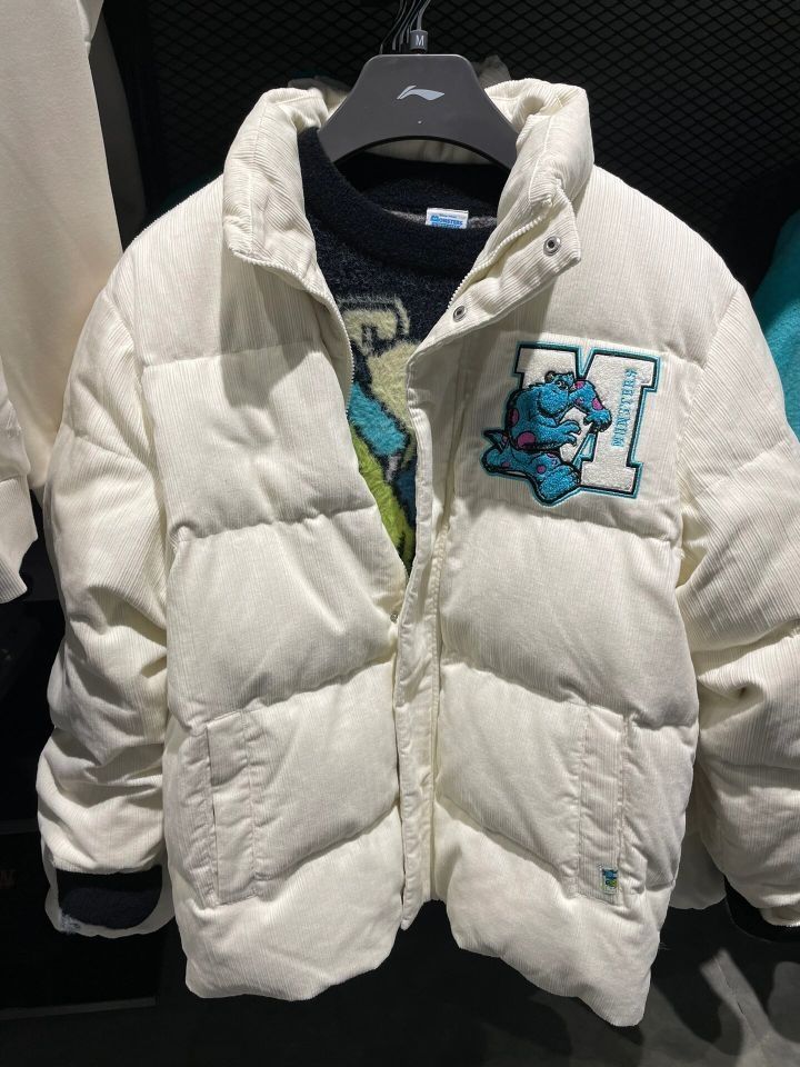 救min! 沃好喜欢这件白色羽绒服呀！🉑️
