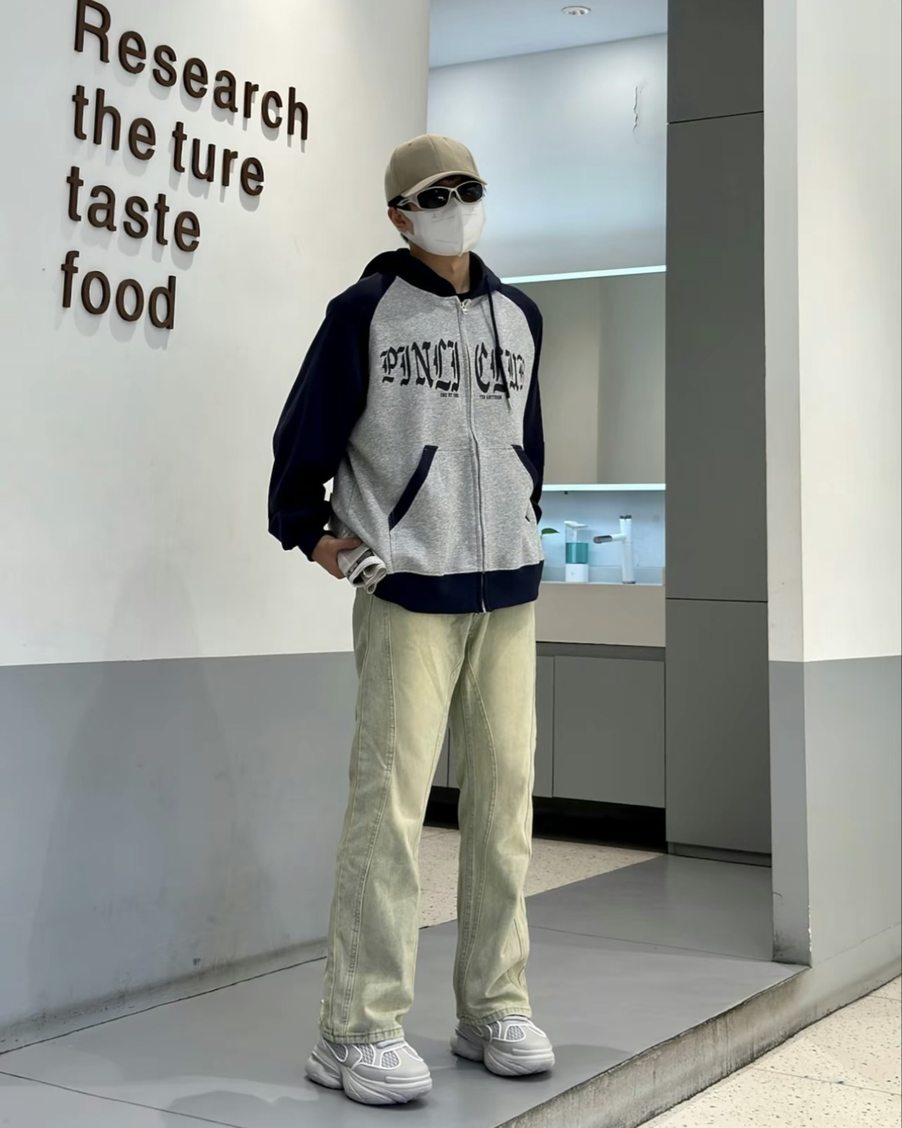 这种颜色的牛仔裤真的很有少年感！！！