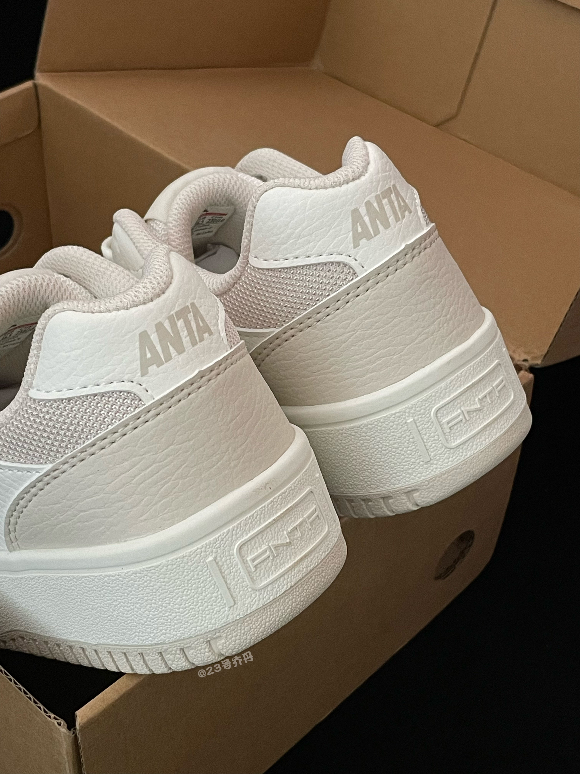 🔥1️⃣0️⃣0️⃣➕奶呼呼的『白灰』小板鞋👟还值得入手嘛⁉️