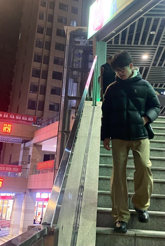 身高｜体重：

🧍‍♂️ 穿搭风格：

