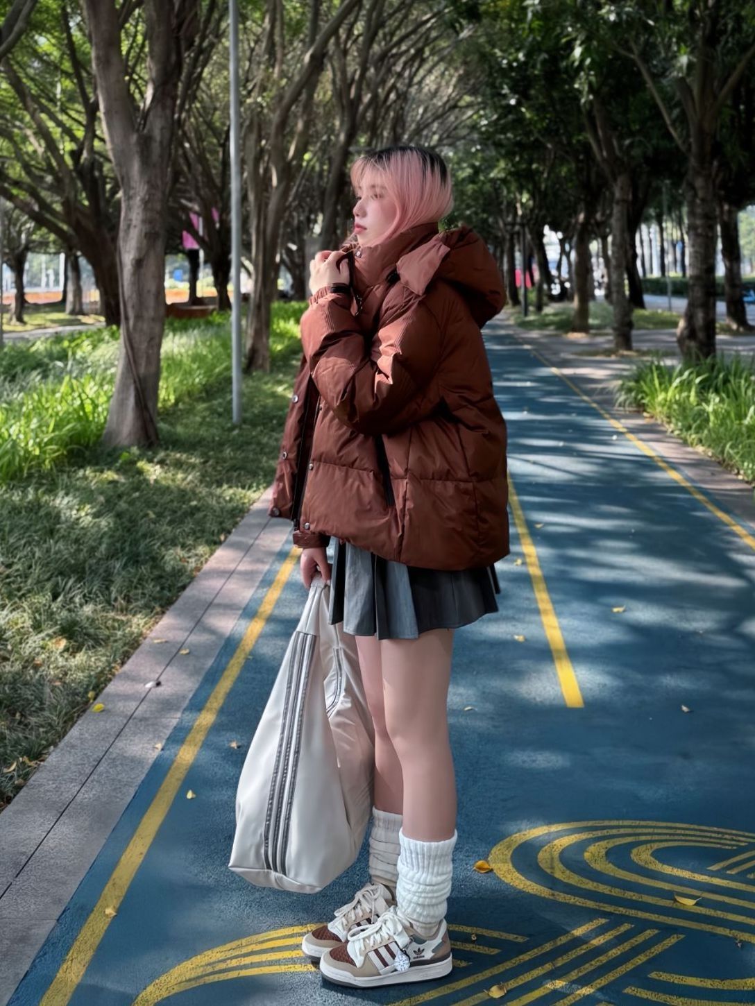 褐色的外套也很保暖