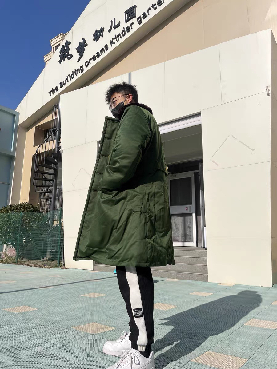 不是羽绒服买不起，是军大衣更有性价比