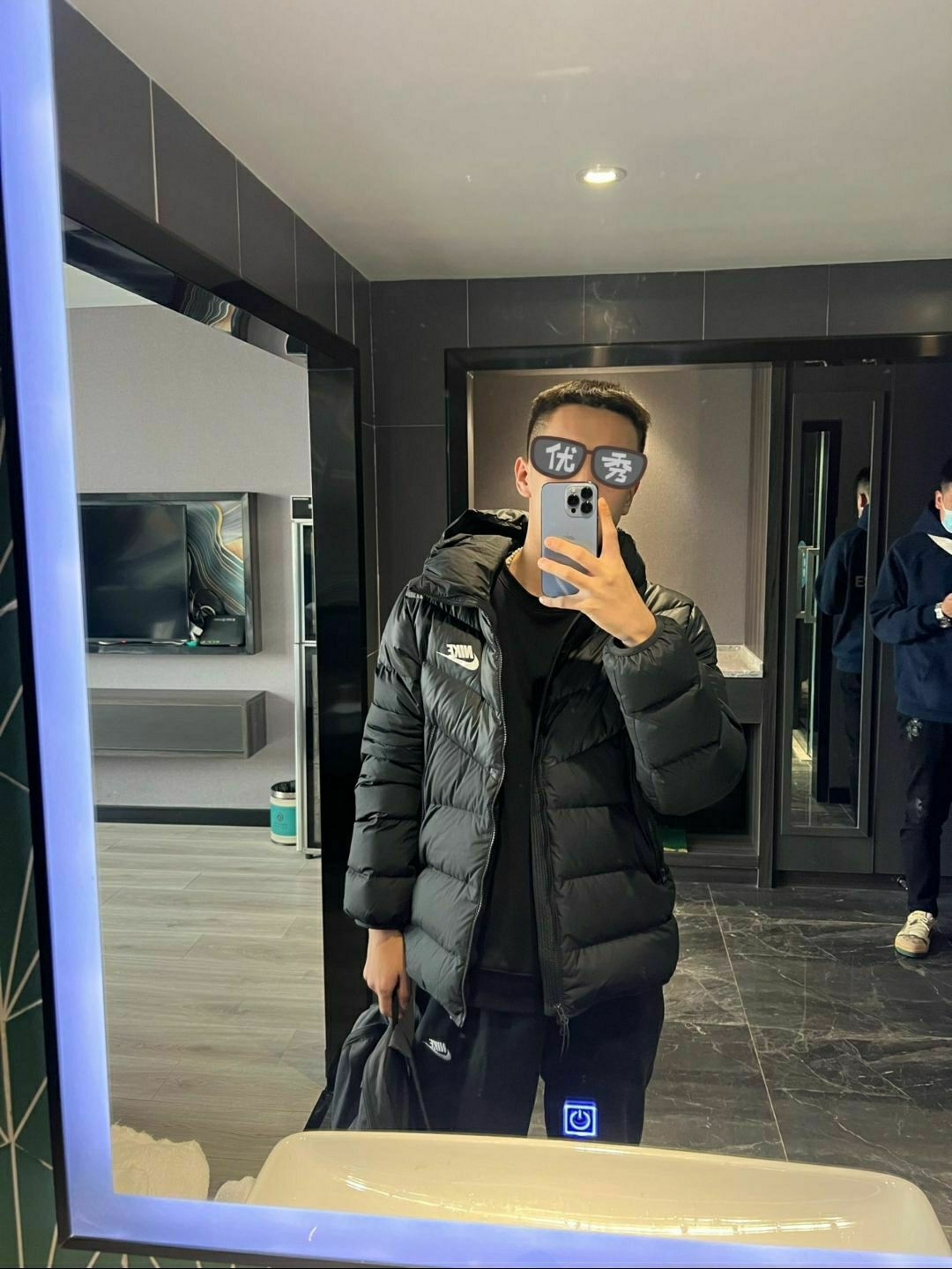 冬季帅气的黑色羽绒服来啦