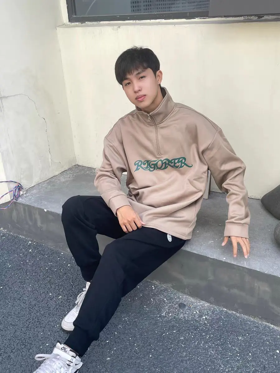 潮酷两穿立领卫衣