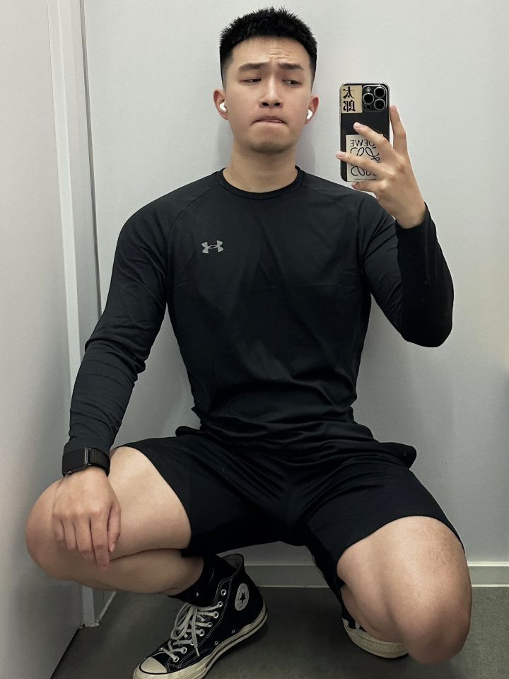 我的健身装备，Under Armour黑色打底衫
