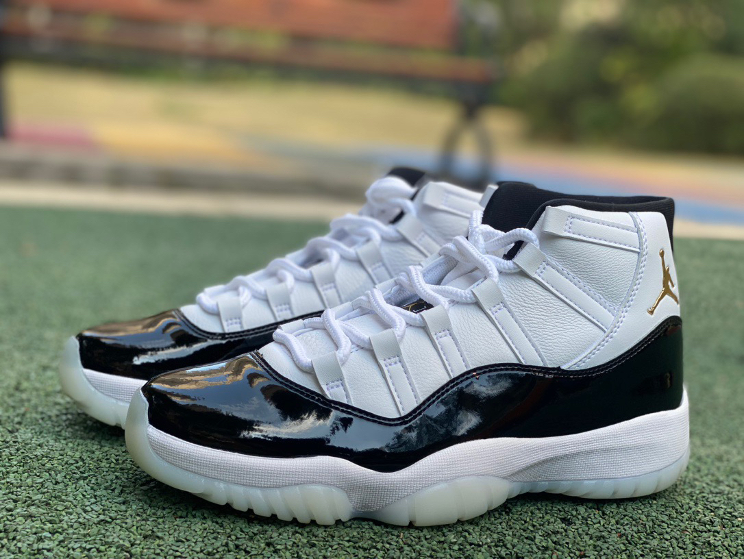 Air Jordan 11 DMP 小金人
今年的AJ11 DMP 整体还是以黑白双色为主
今年鞋面
