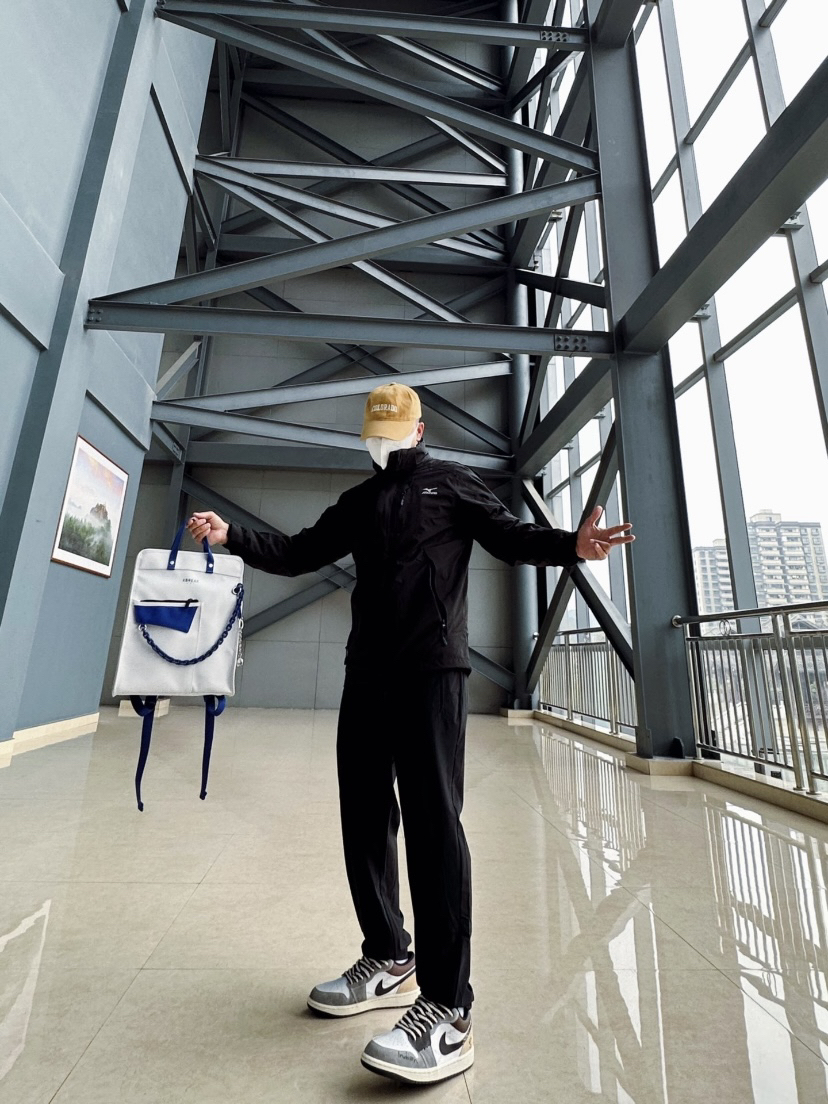 机能风穿搭怎么能少的了冲锋衣