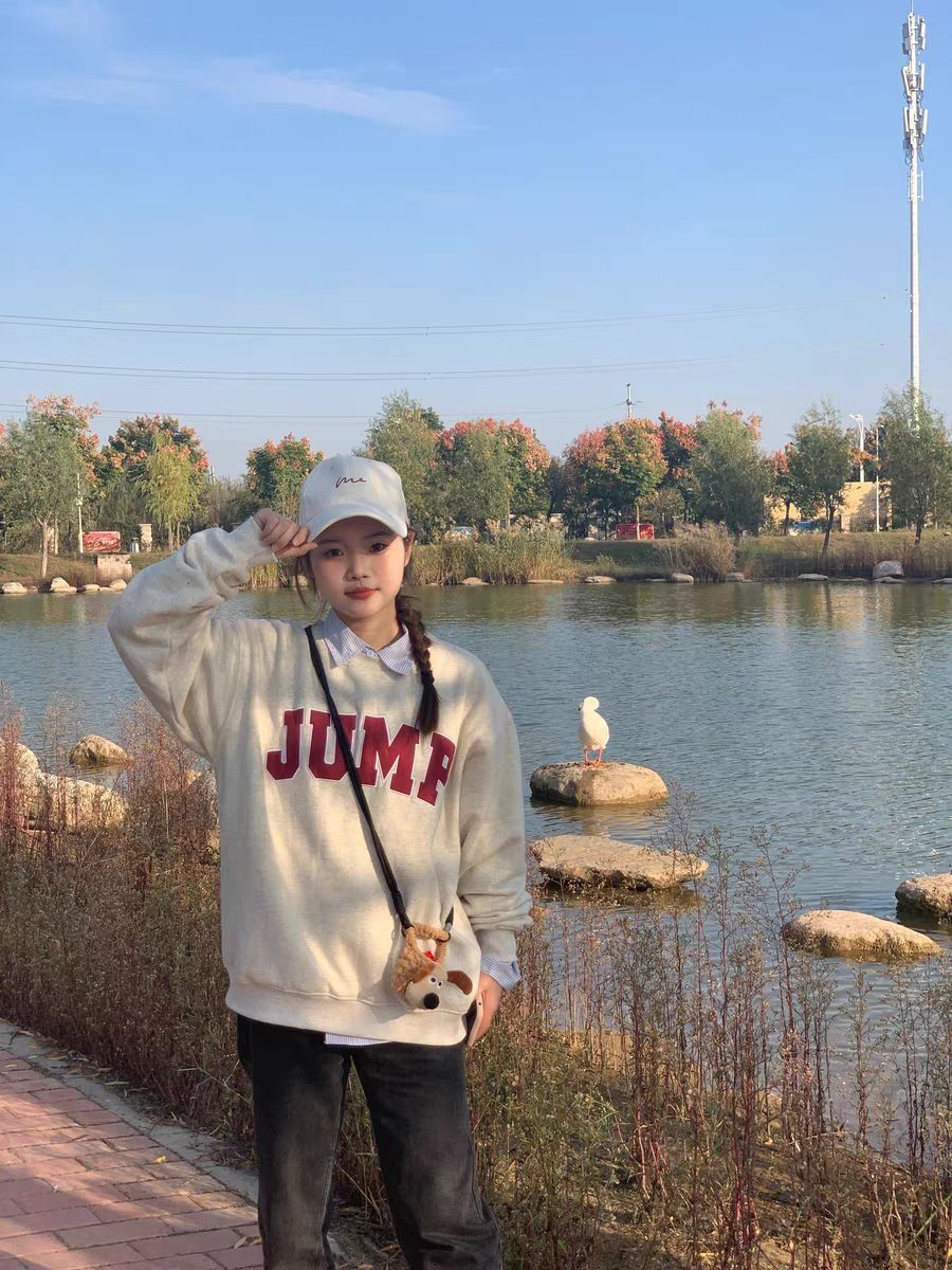 💫超绝！这件字母刺绣欧美高街vibeins加绒无帽卫衣，让我瞬间变身时尚达人✨