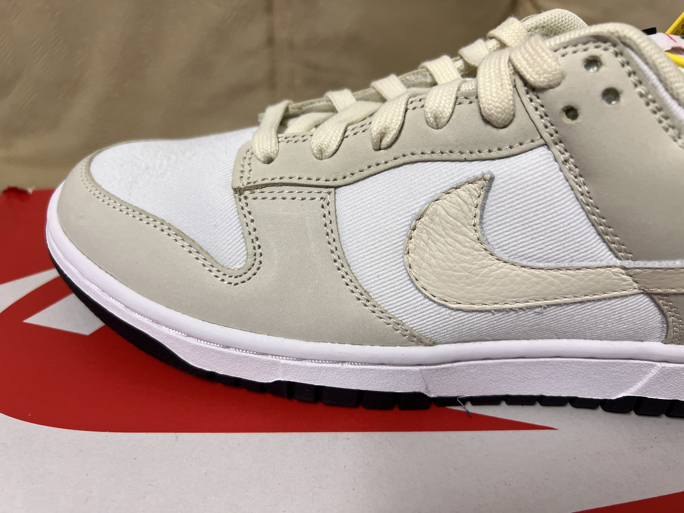 Nike Dunk Low椰奶白—— 释放你的潮流魅力！