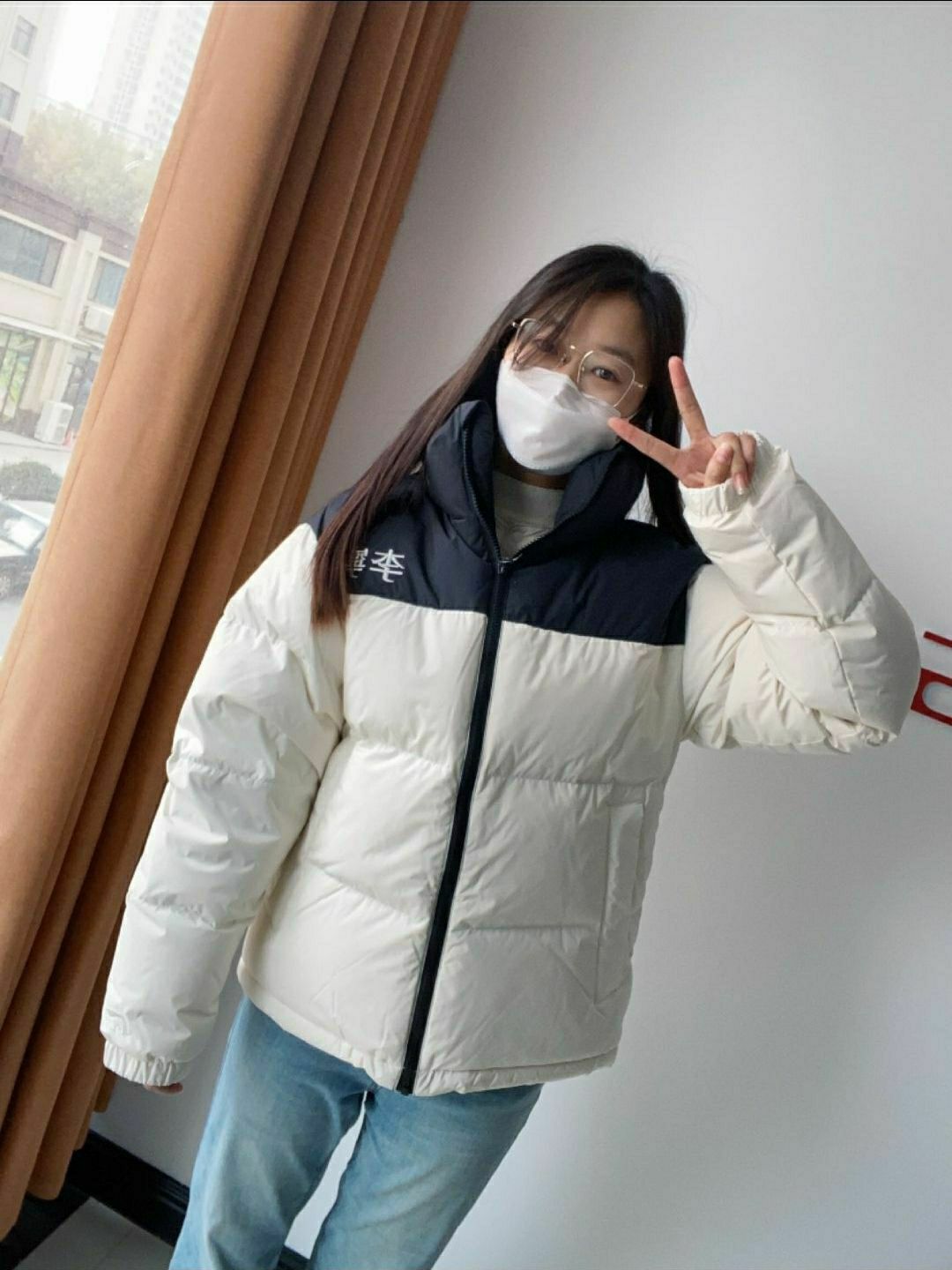 一款羽绒服拿捏冬天氛围感