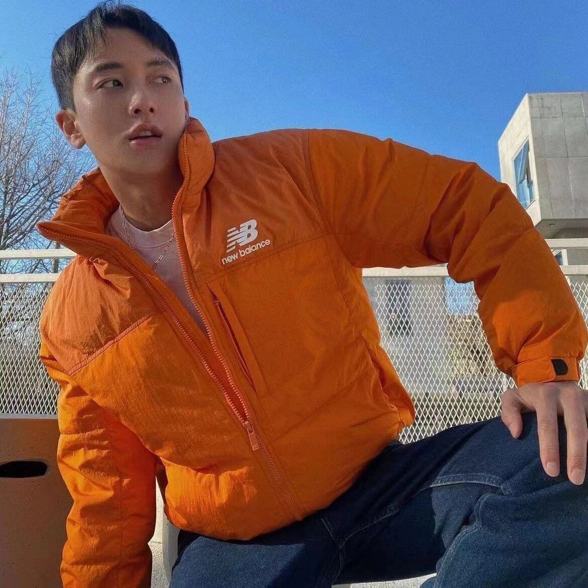 橘色羽绒服➕蓝色牛仔直筒裤！少年感get🙋🏻‍♂️