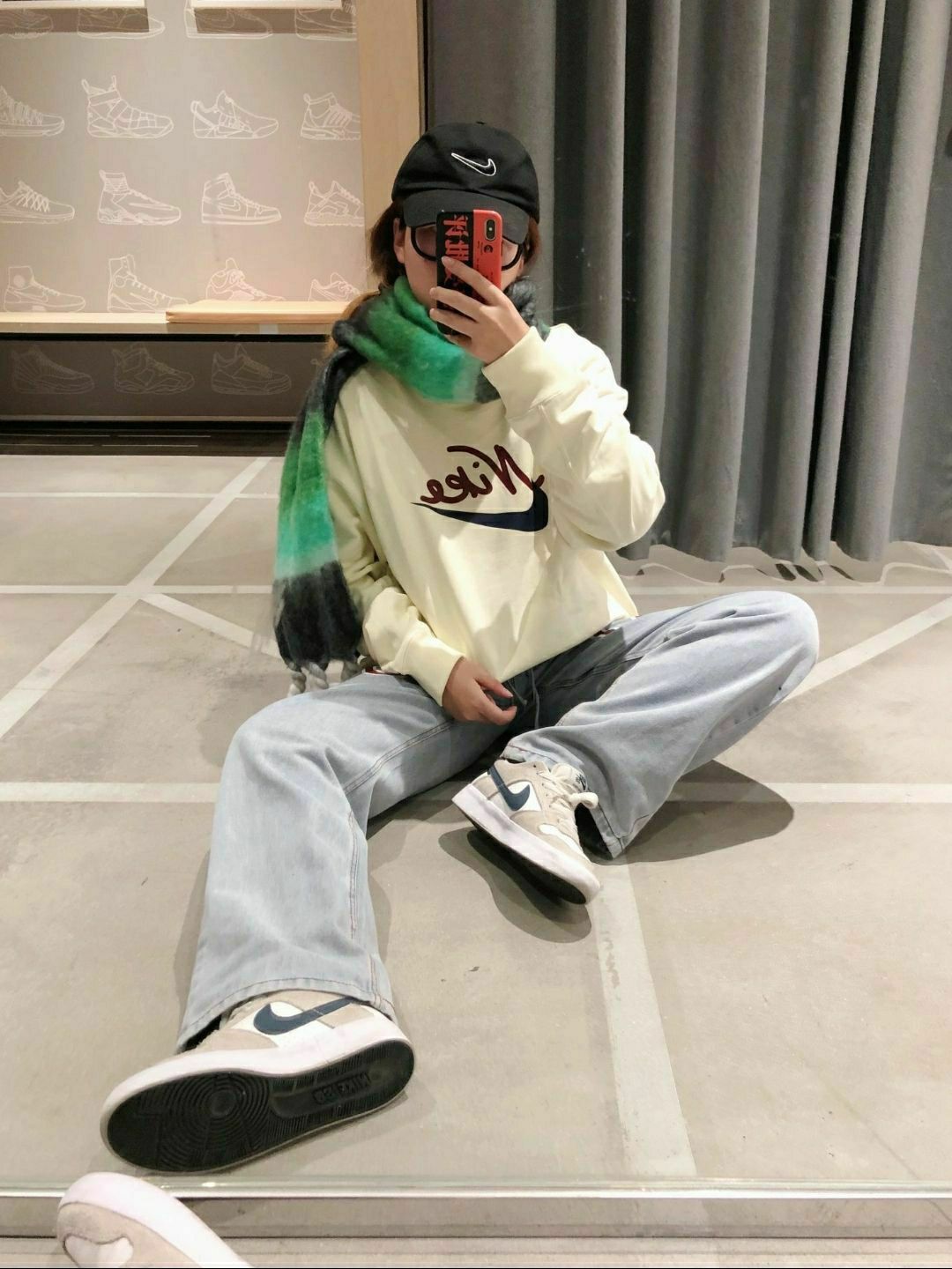 发现一款超出片的卫衣