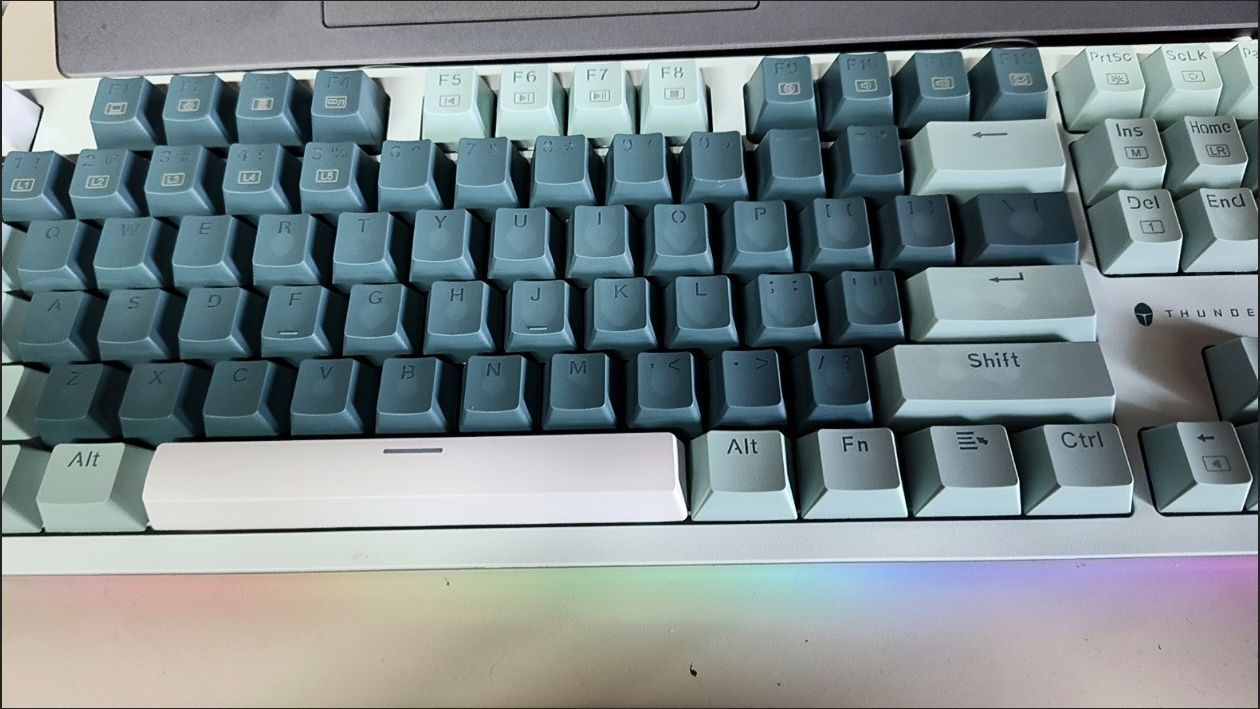 耐用度：机械键盘，注塑键帽，应该不会担心