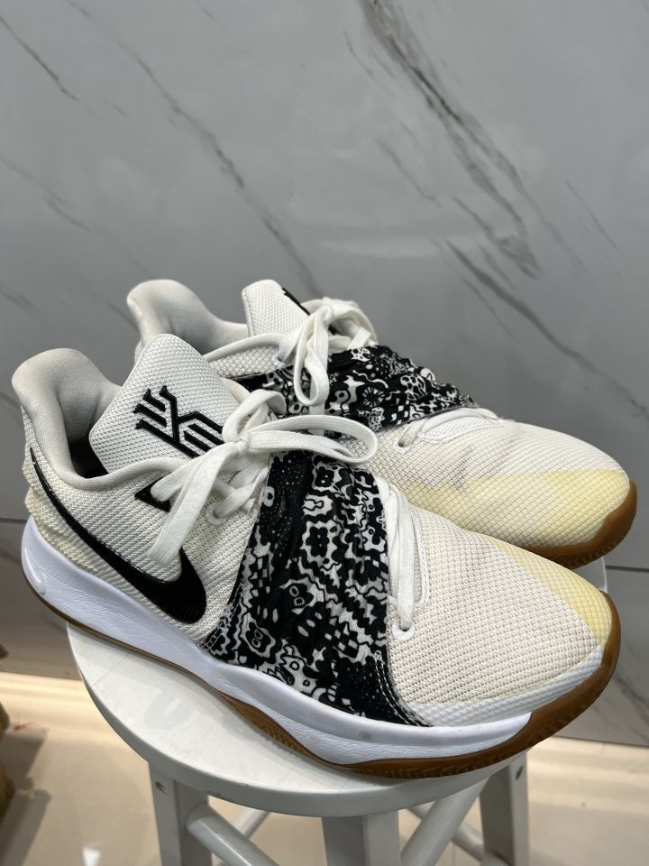 Nike kyrie low1