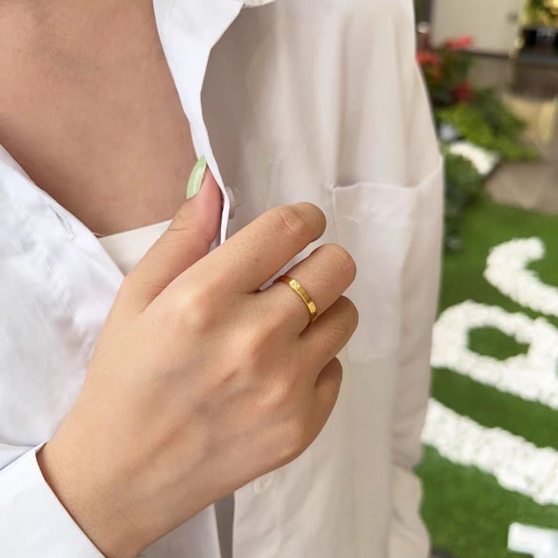 炫酷足金情侣戒，💑光面钻纹足金闭口戒！💎