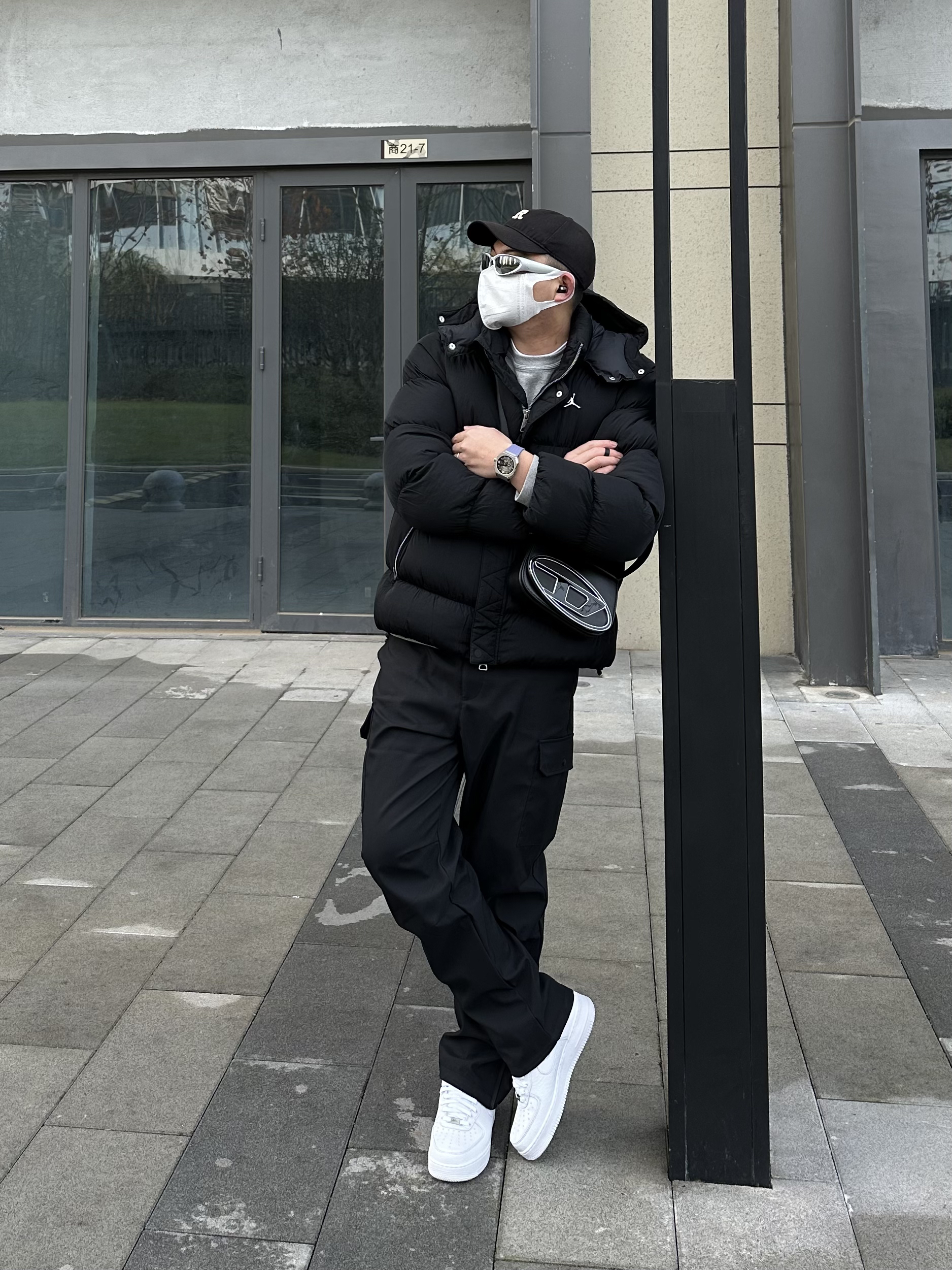 All black需要一些金属质感